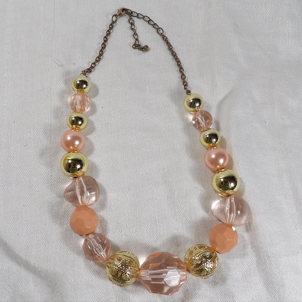 Vintage Pink Pearl Goldtone chunky necklace